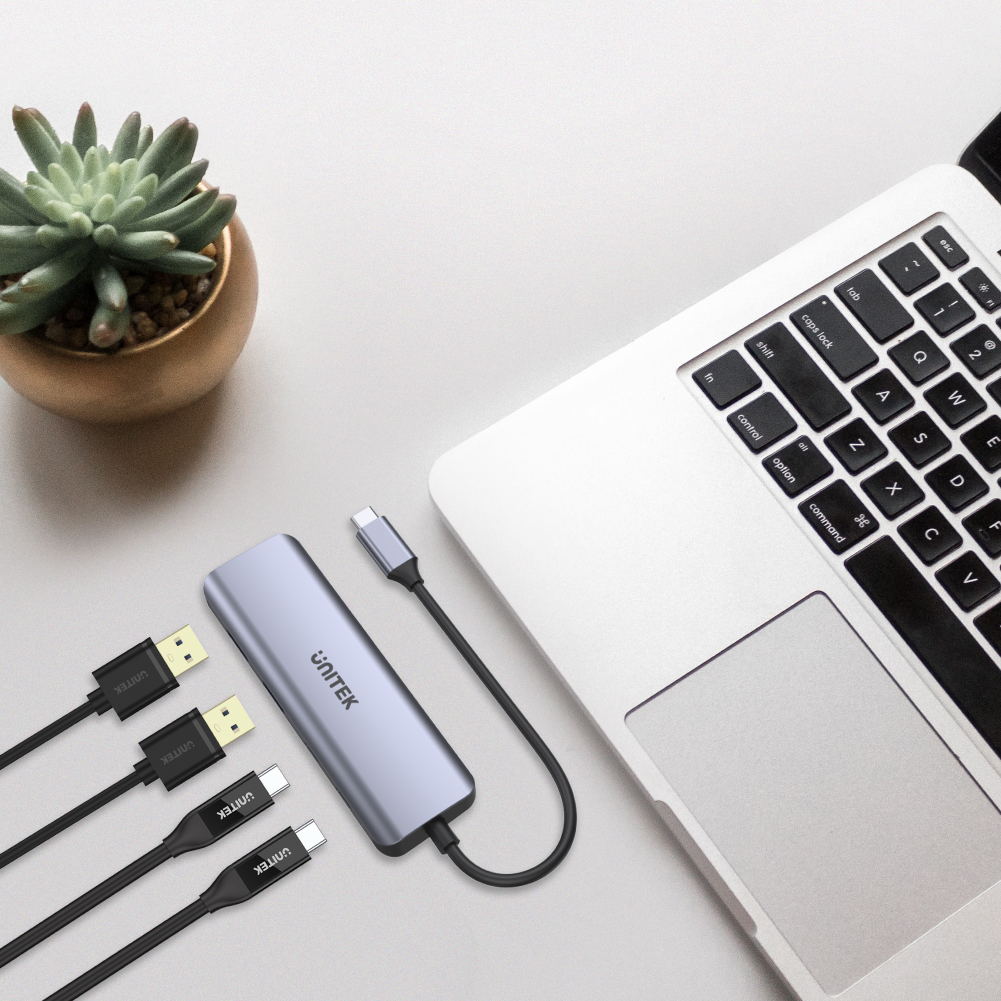 uHUB Q4 Next 4-in-1 USB-C Hub