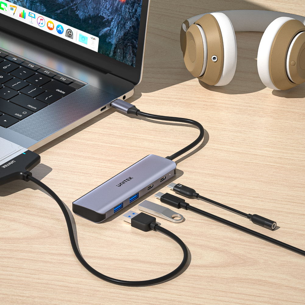 uHUB Q4 Next 4-in-1 USB-C Hub