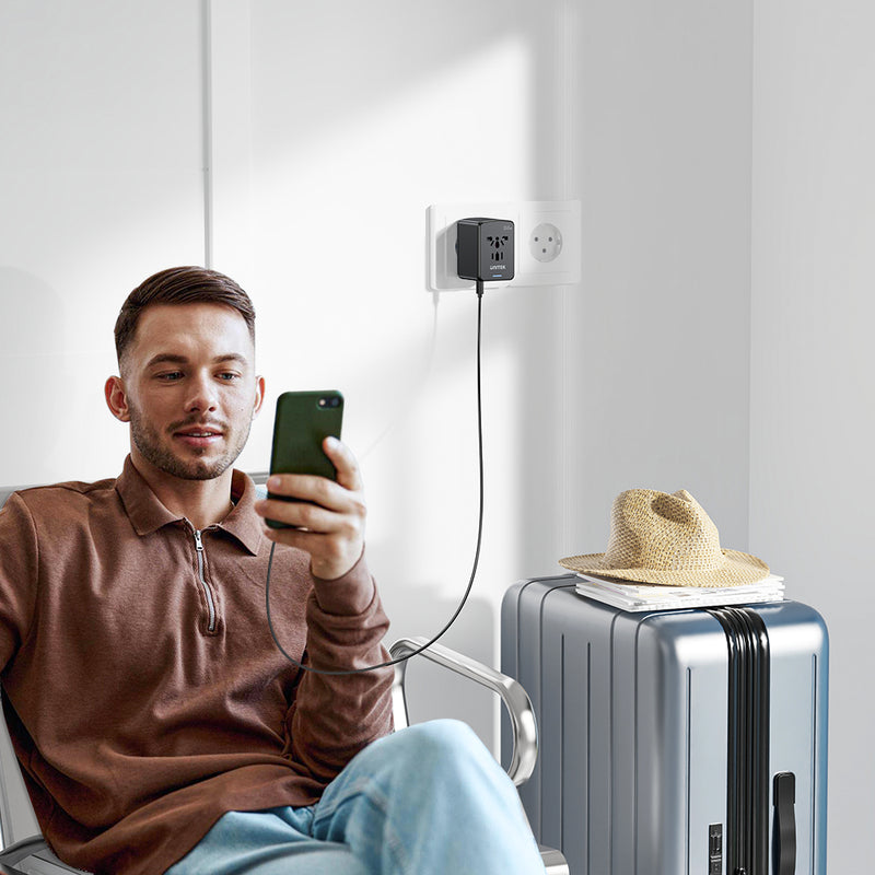 35W Universal Travel Adapter | UNITEK